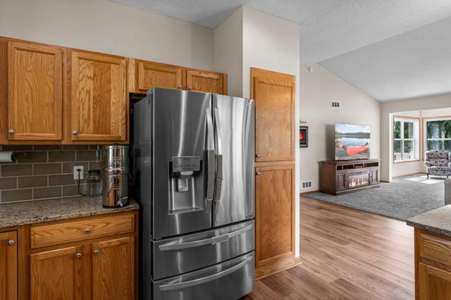 809 Woodduck Drive, Woodbury, MN 55125