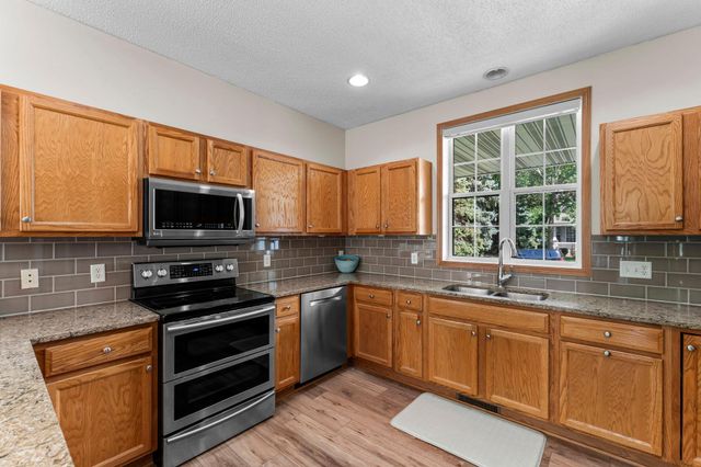 809 Woodduck Drive, Woodbury, MN 55125