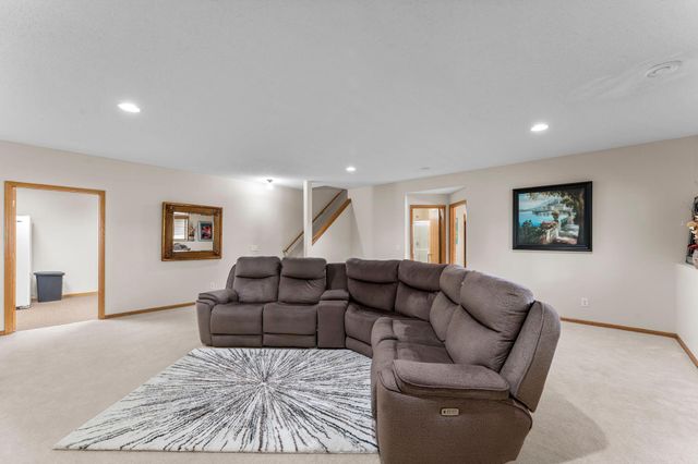 809 Woodduck Drive, Woodbury, MN 55125