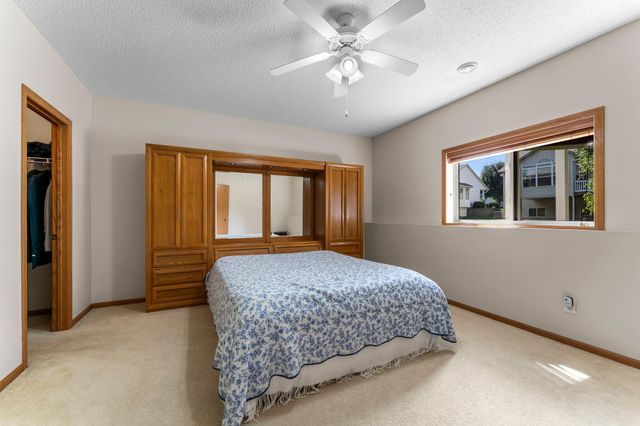 809 Woodduck Drive, Woodbury, MN 55125
