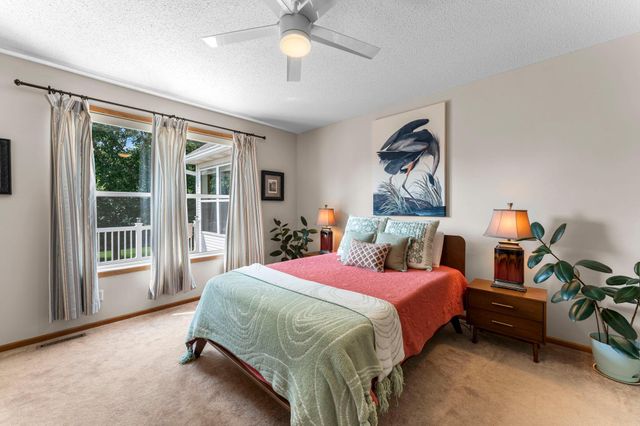 809 Woodduck Drive, Woodbury, MN 55125