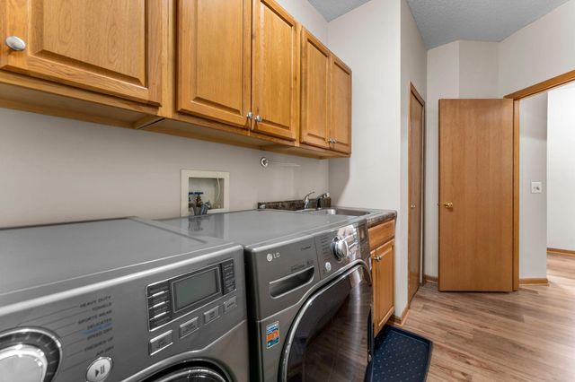809 Woodduck Drive, Woodbury, MN 55125