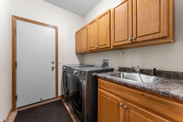 809 Woodduck Drive, Woodbury, MN 55125