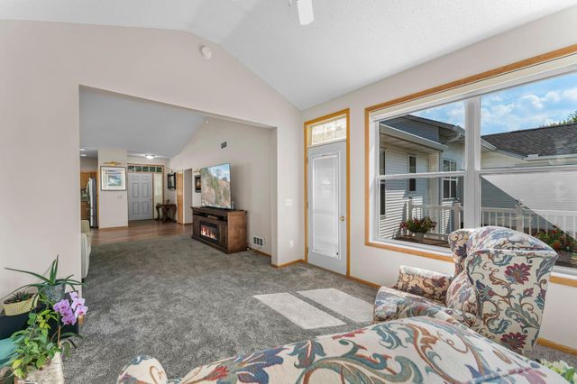 809 Woodduck Drive, Woodbury, MN 55125