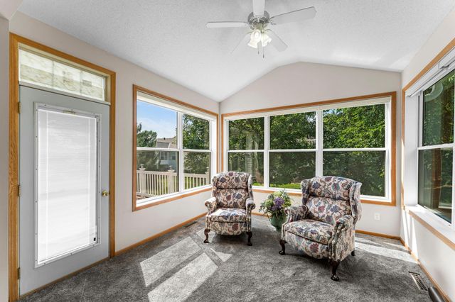 809 Woodduck Drive, Woodbury, MN 55125