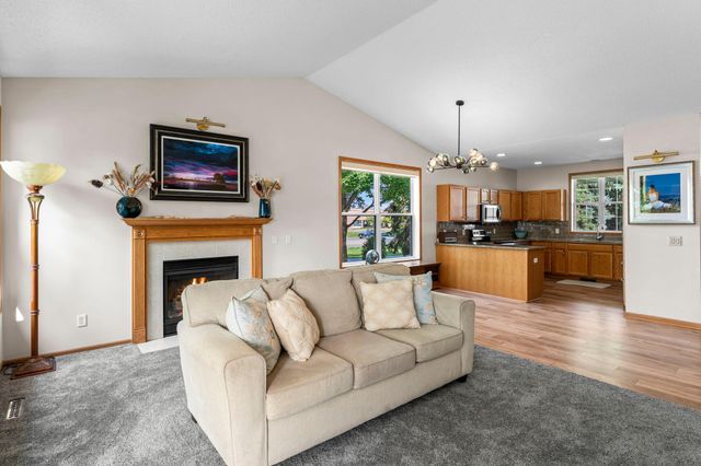 809 Woodduck Drive, Woodbury, MN 55125