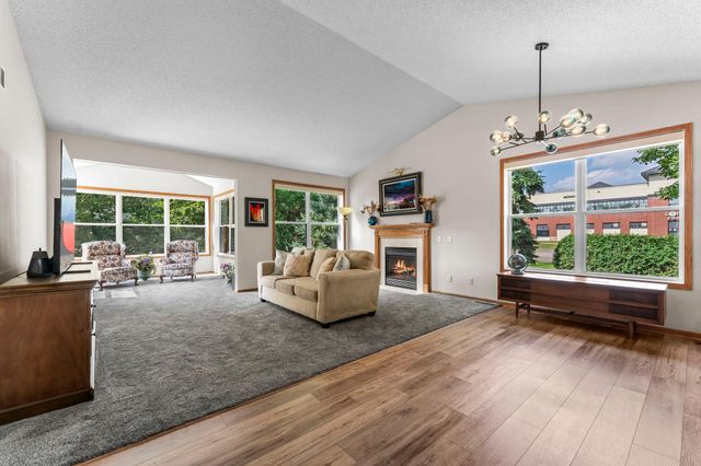 809 Woodduck Drive, Woodbury, MN 55125