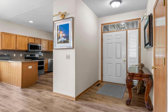 809 Woodduck Drive, Woodbury, MN 55125