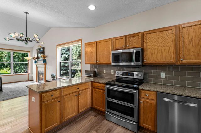 809 Woodduck Drive, Woodbury, MN 55125