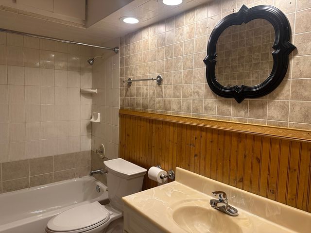 1525 Gordon Avenue, Calumet City, IL 60409