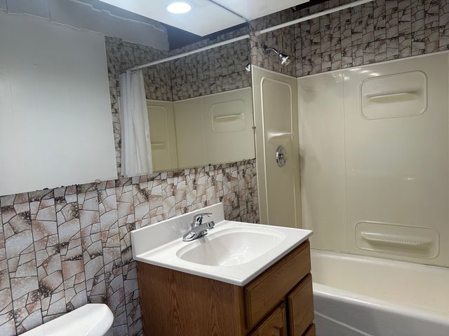 1525 Gordon Avenue, Calumet City, IL 60409