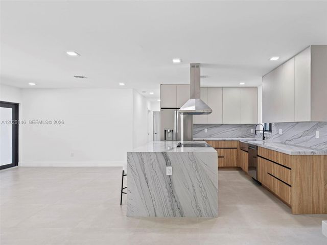 610 NE 164th Ter, Miami, FL 33162