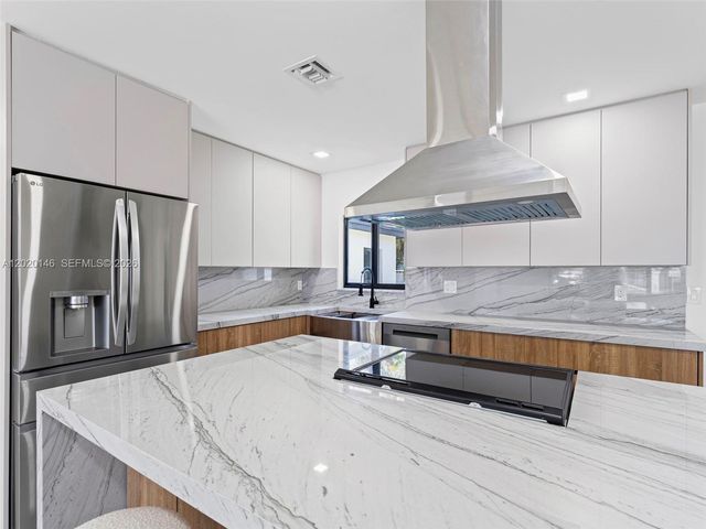 610 NE 164th Ter, Miami, FL 33162