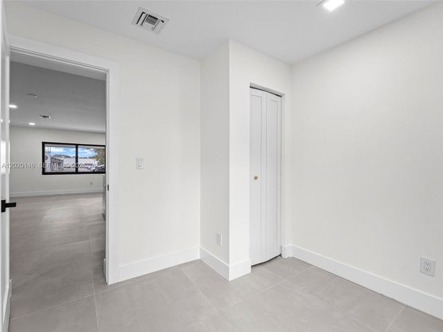 610 NE 164th Ter, Miami, FL 33162