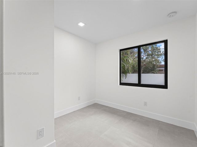 610 NE 164th Ter, Miami, FL 33162