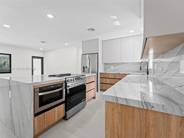 610 NE 164th Ter, Miami, FL 33162
