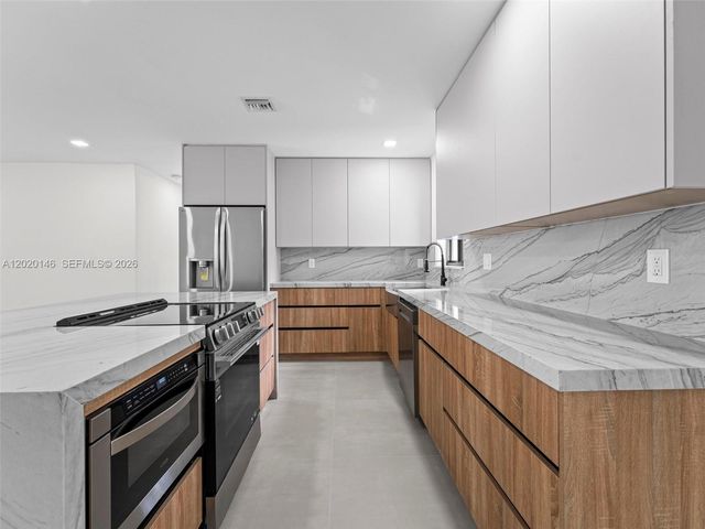 610 NE 164th Ter, Miami, FL 33162