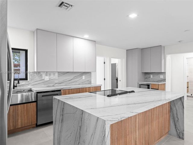 610 NE 164th Ter, Miami, FL 33162