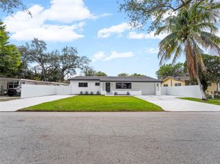 610 NE 164th Ter, Miami, FL 33162