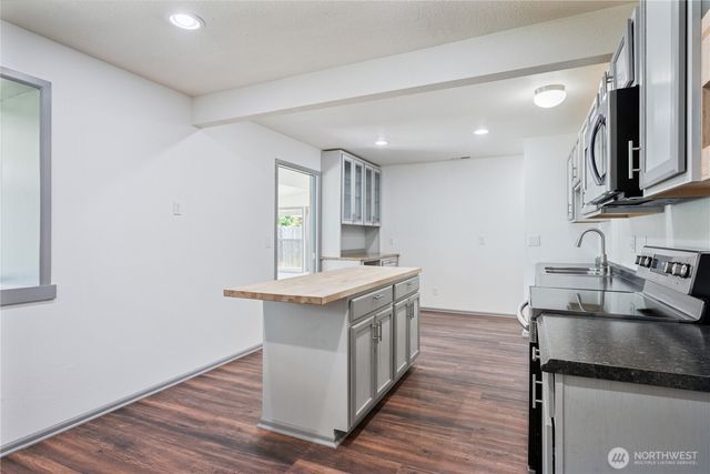 4703 Merlin Street, Longview, WA 98632