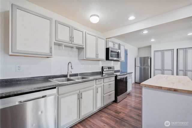 4703 Merlin Street, Longview, WA 98632