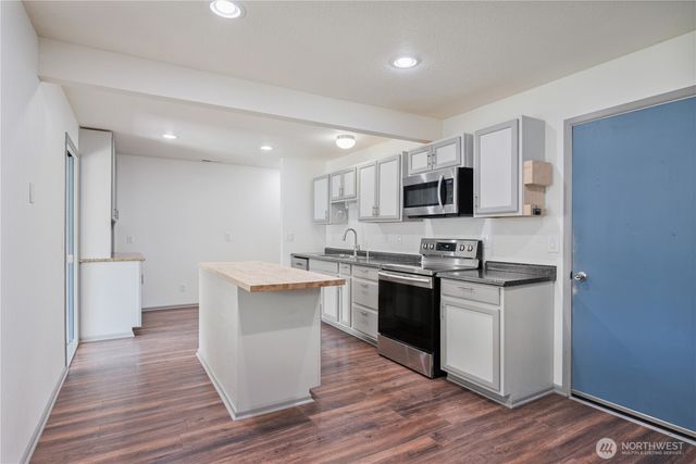 4703 Merlin Street, Longview, WA 98632