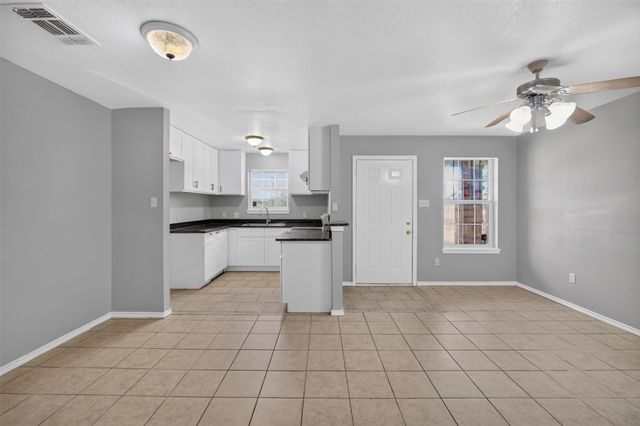 1424 E Mulkey Street 1426, Fort Worth, TX 76104