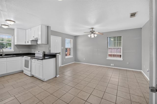 1424 E Mulkey Street 1426, Fort Worth, TX 76104