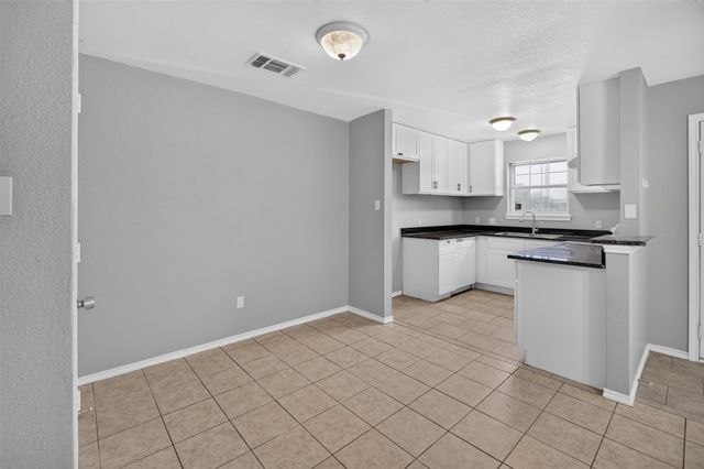 1424 E Mulkey Street 1426, Fort Worth, TX 76104