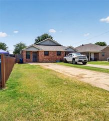 1424 E Mulkey Street 1426, Fort Worth, TX 76104