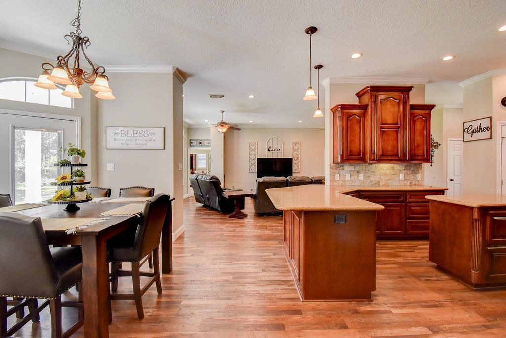 7547 County Road 684d, Sweeny, TX 77480