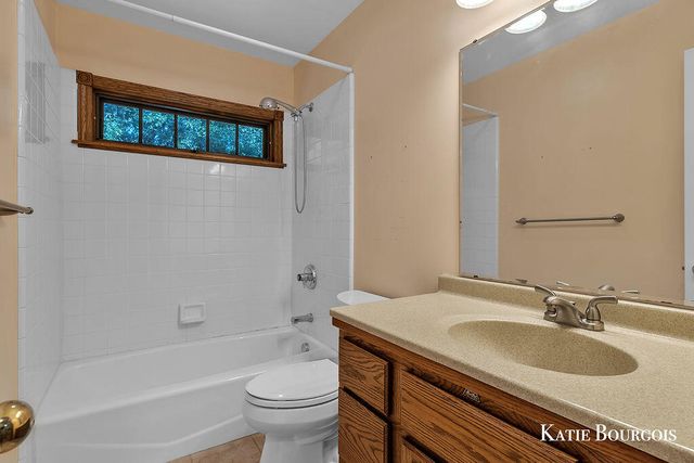 5180 Brookestone Drive, Rockford, MI 49341