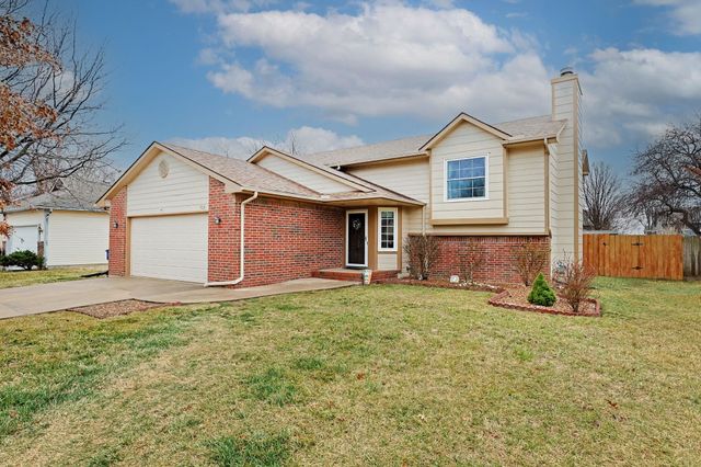 713 High Plains Cir, Maize, KS 67101