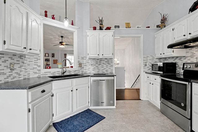 713 High Plains Cir, Maize, KS 67101