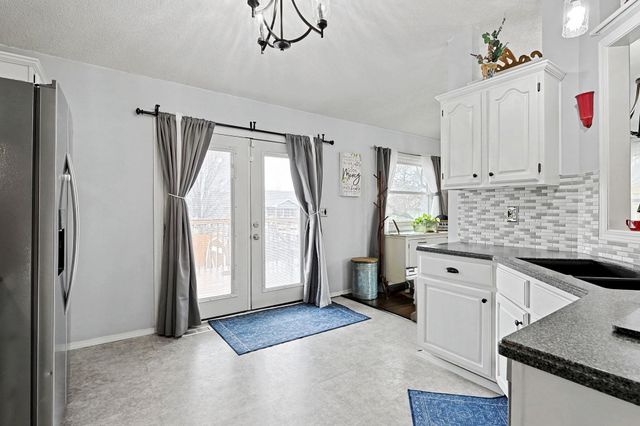 713 High Plains Cir, Maize, KS 67101