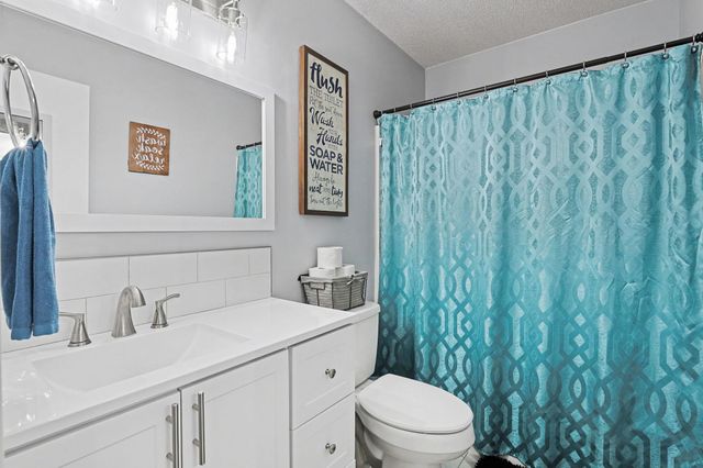 713 High Plains Cir, Maize, KS 67101