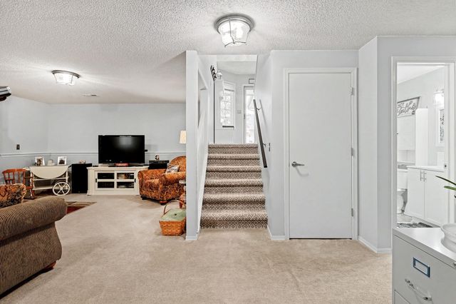 713 High Plains Cir, Maize, KS 67101