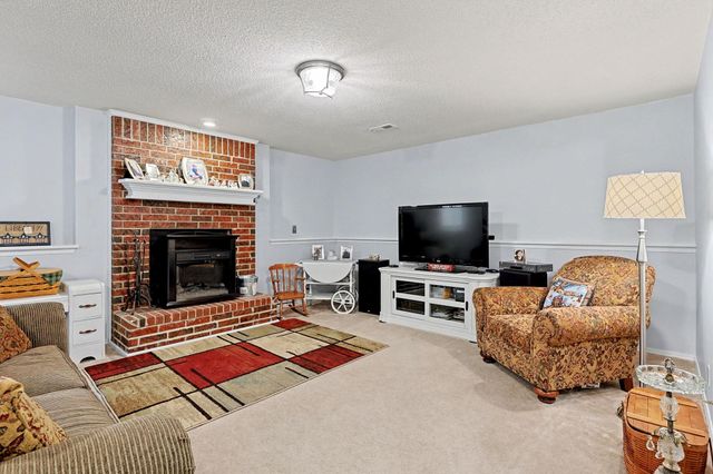 713 High Plains Cir, Maize, KS 67101