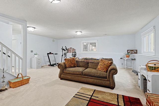 713 High Plains Cir, Maize, KS 67101