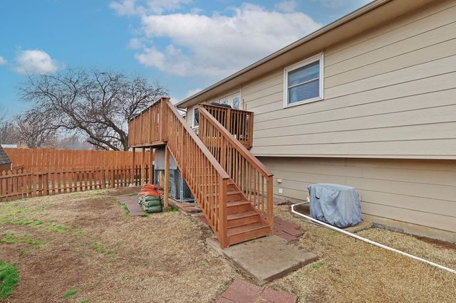 713 High Plains Cir, Maize, KS 67101