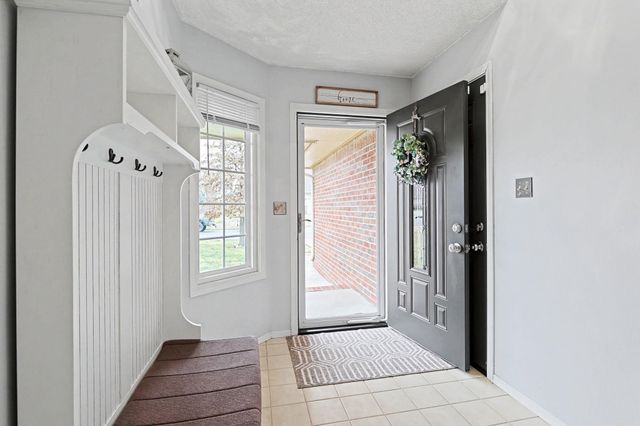 713 High Plains Cir, Maize, KS 67101