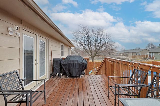 713 High Plains Cir, Maize, KS 67101