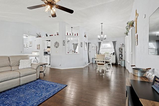 713 High Plains Cir, Maize, KS 67101