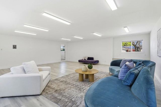 1122 Lynhurst Way, San Jose, CA 95118