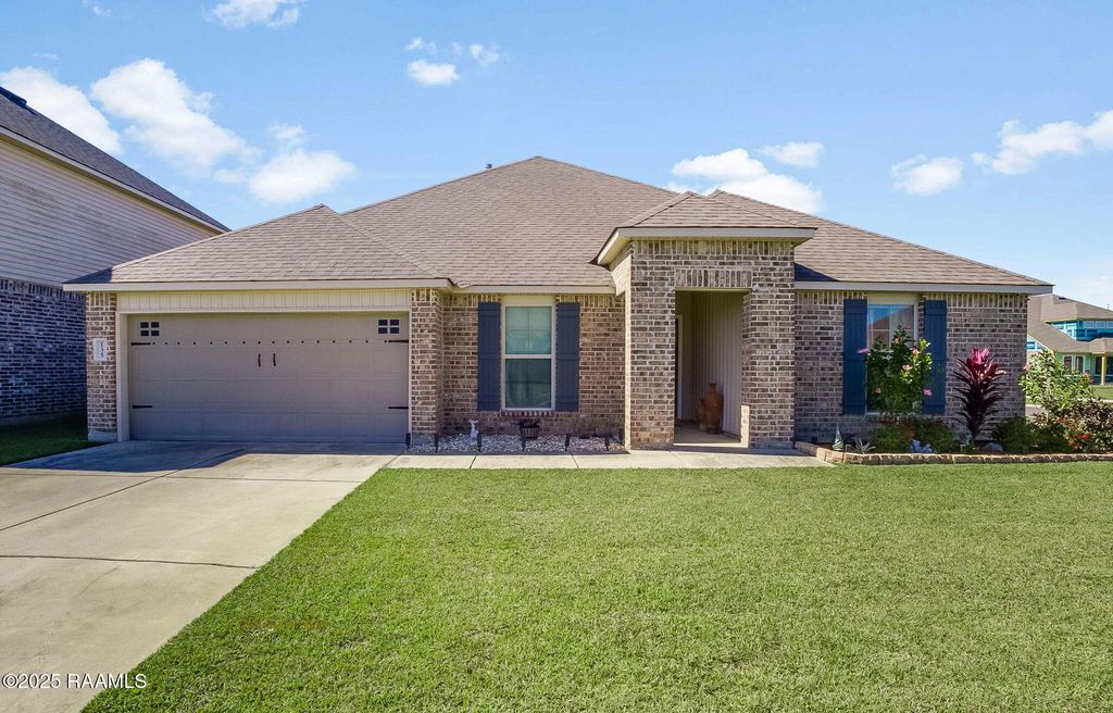 135 Grace View Drive, Lafayette, LA 70506