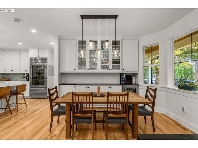 4725 UPPER Dr, Lake Oswego, OR 97035