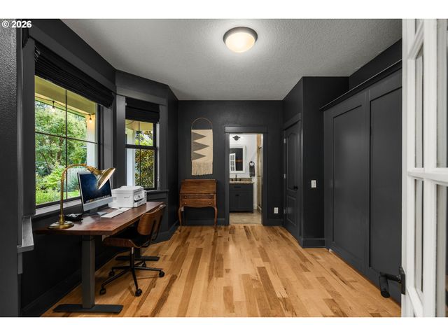 4725 UPPER Dr, Lake Oswego, OR 97035