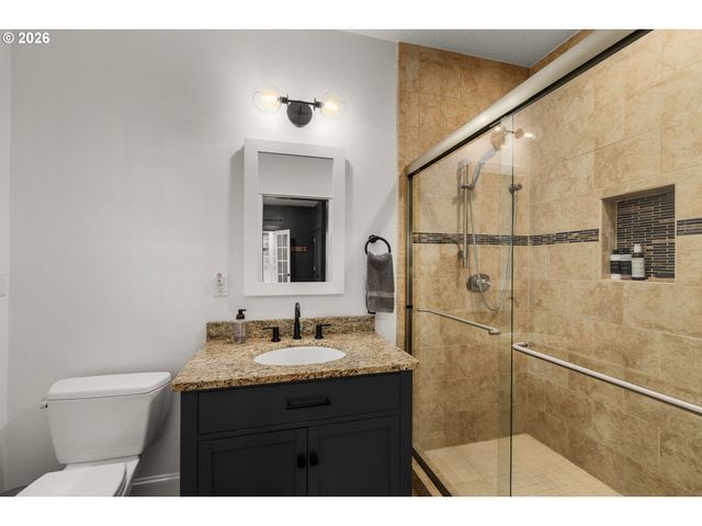 4725 UPPER Dr, Lake Oswego, OR 97035