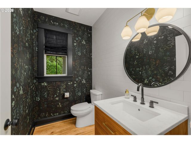 4725 UPPER Dr, Lake Oswego, OR 97035