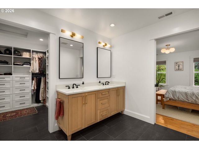 4725 UPPER Dr, Lake Oswego, OR 97035